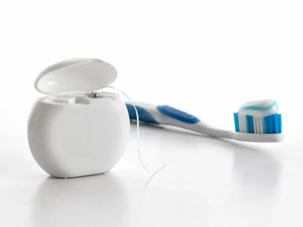 Open the spaces between the teeth first, then brush.
