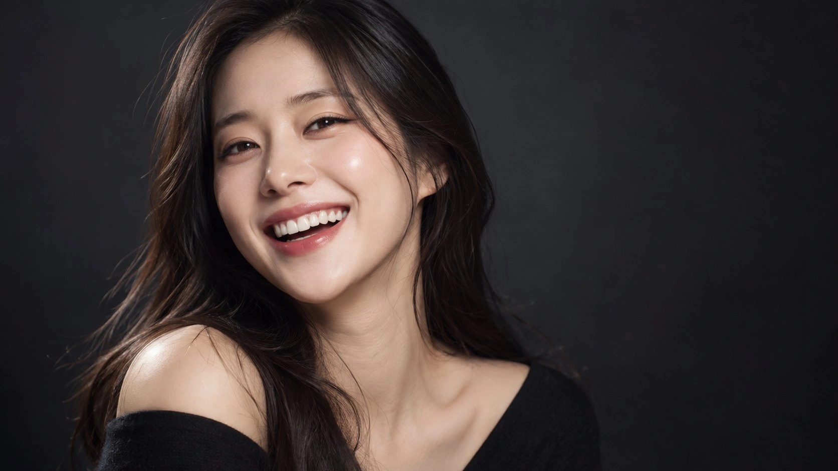 환하게 웃는 여성의 밝은 치아